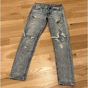 Women’s ripped American eagle mom jeans. Size 2 regular.